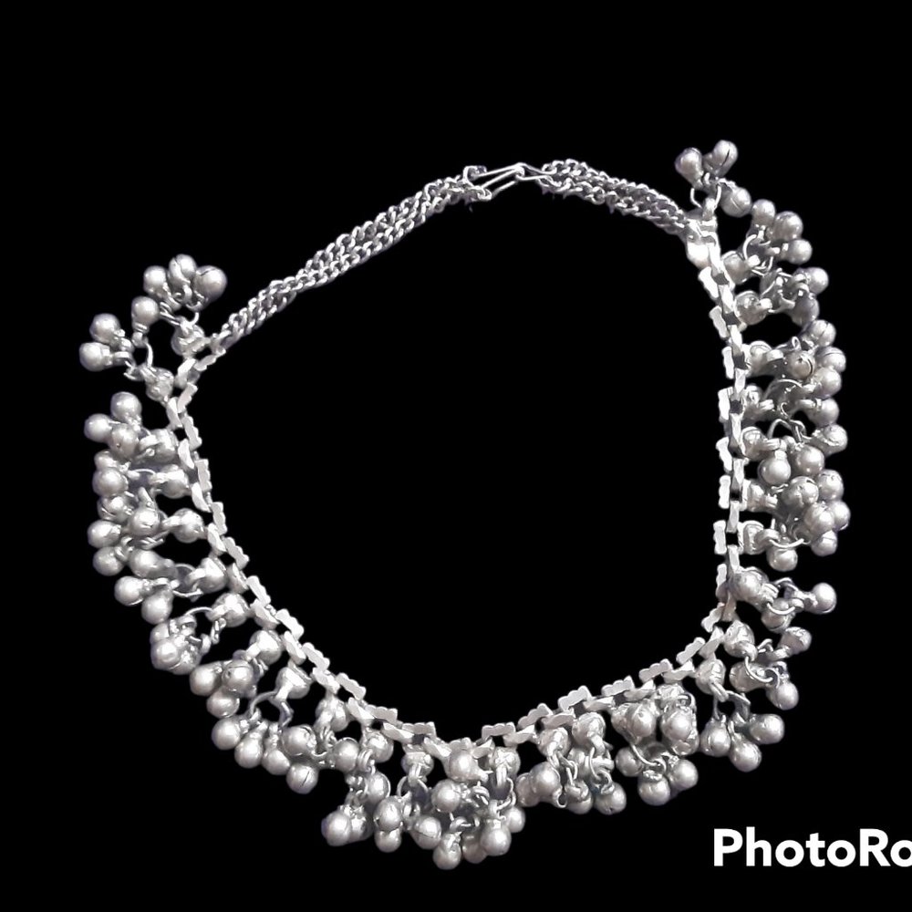 Vintage Silver Tone Choker Necklace Little Ball Bells